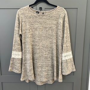 NWT {Lildy}Sz S/M Tan Heather Back Button Keyhole Tunic Top w/Bell Sleeves